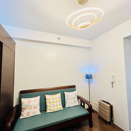 Air Residence Makati Манила Экстерьер фото
