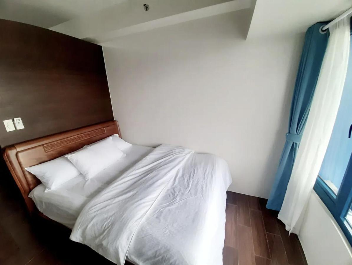 Air Residence Makati Манила Экстерьер фото
