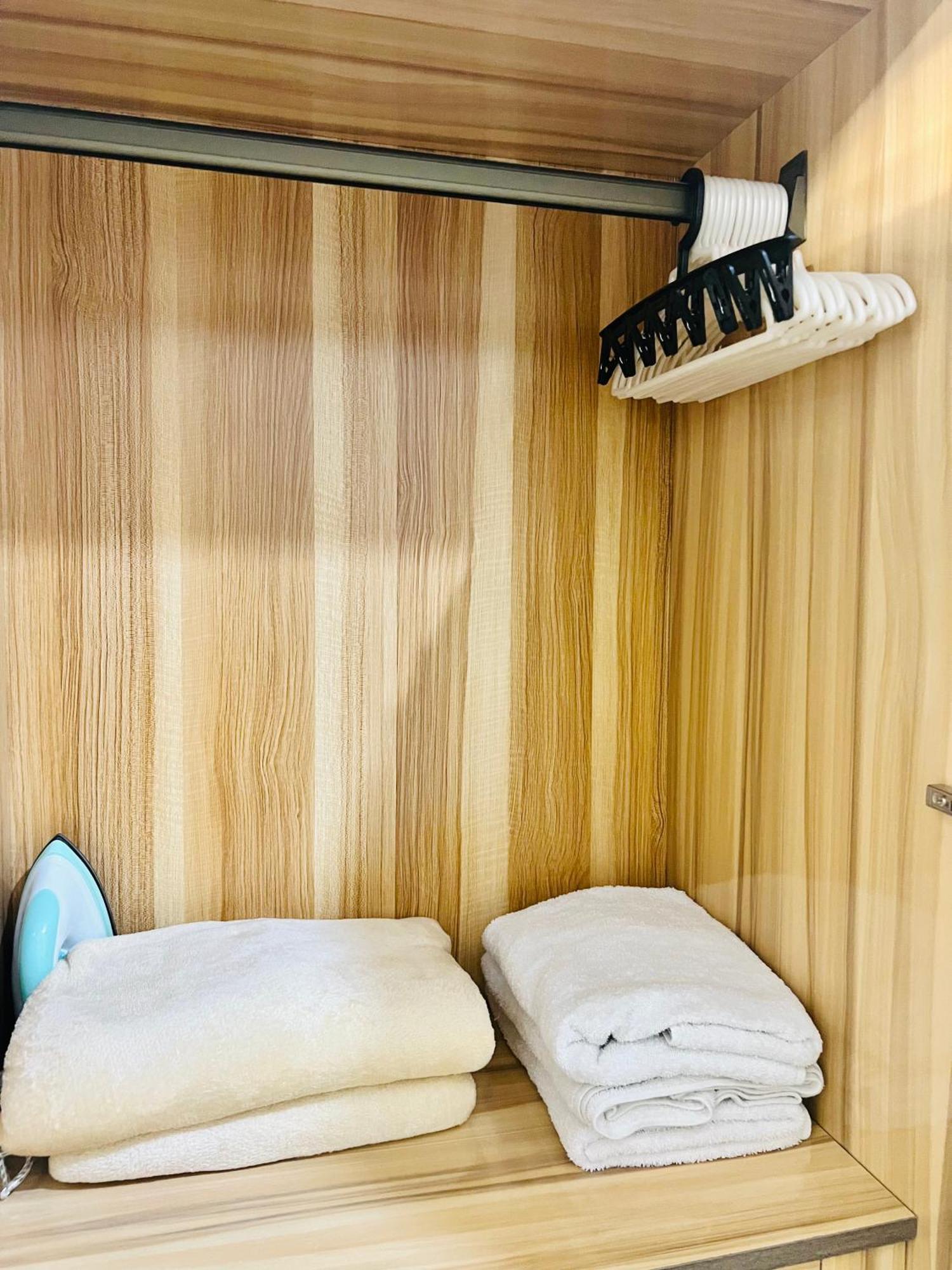 Air Residence Makati Манила Экстерьер фото