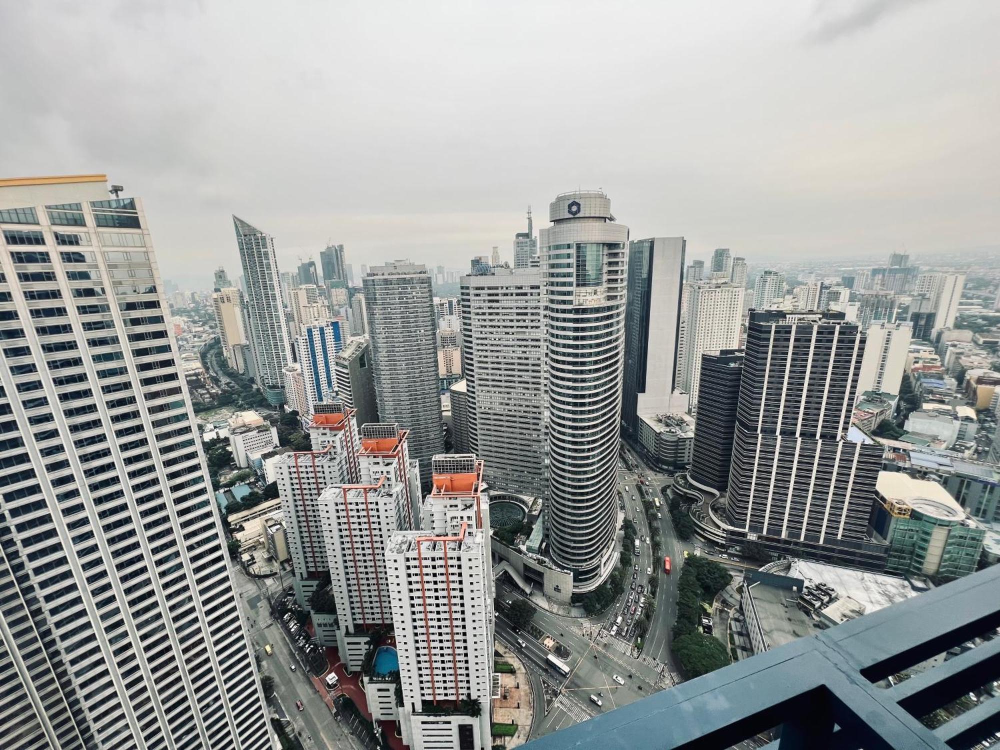 Air Residence Makati Манила Экстерьер фото