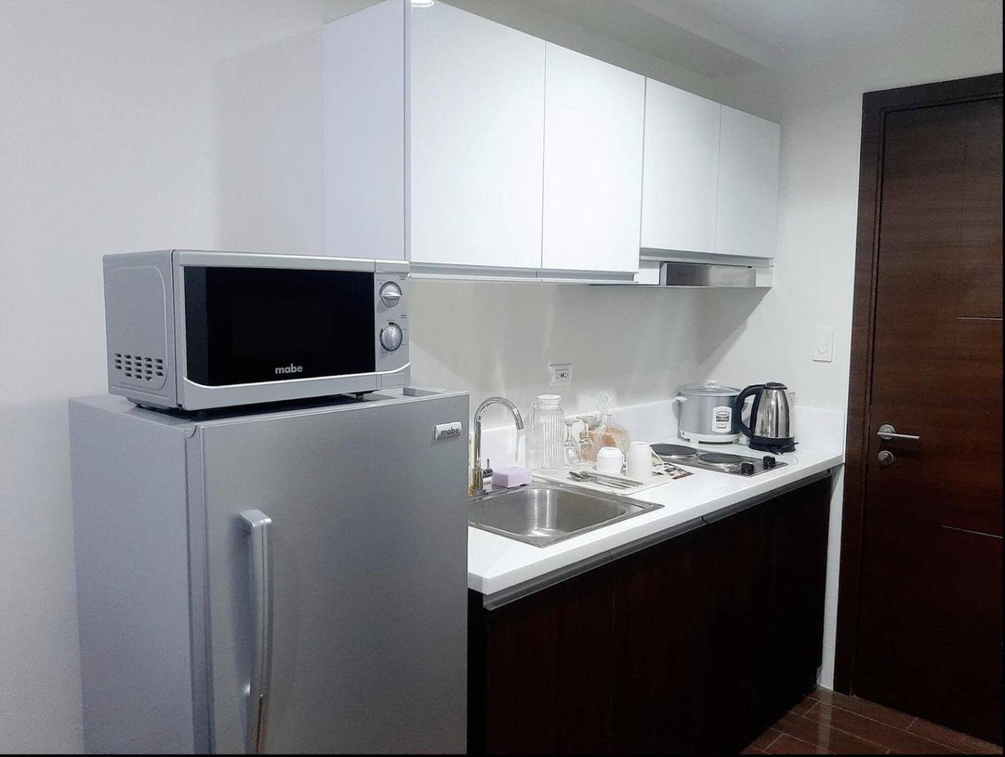 Air Residence Makati Манила Экстерьер фото